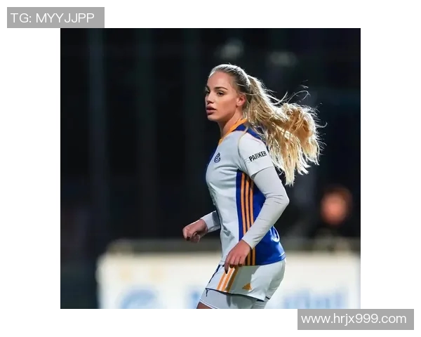 足球明星小姐姐高清图片欣赏展现她们的魅力与风采